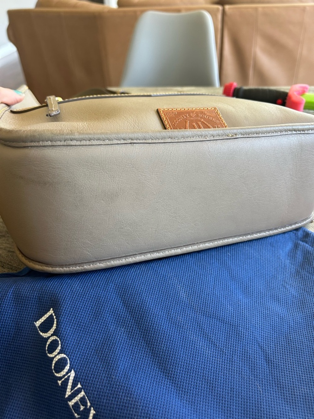 NWOT Dooney & Bourke Western Horseshoe Large Florentine Hobo Bag Taupe - Picture 8 of 11